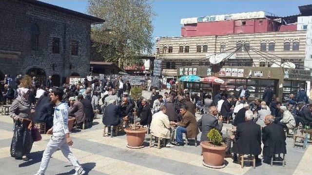 Hava Sıcaklığının Artması Vatandaşları Parklara Yönlendirdi