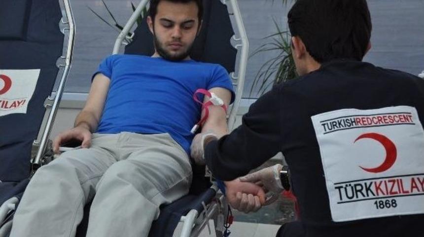 Kto Karatay &Uuml;niversitesi'nden Kan Bağışına Destek