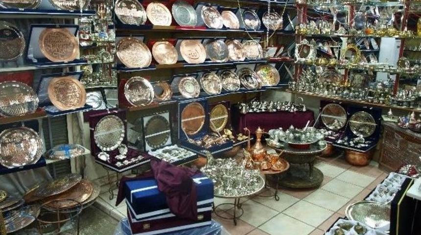 Baba Mesleği Bakır İşlemeciliğini Ayakta Tutuyor