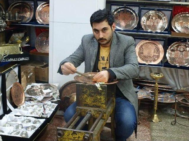 Baba Mesleği Bakır İşlemeciliğini Ayakta Tutuyor