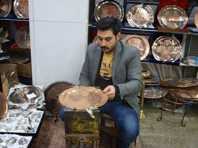 Baba Mesleği Bakır İşlemeciliğini Ayakta Tutuyor