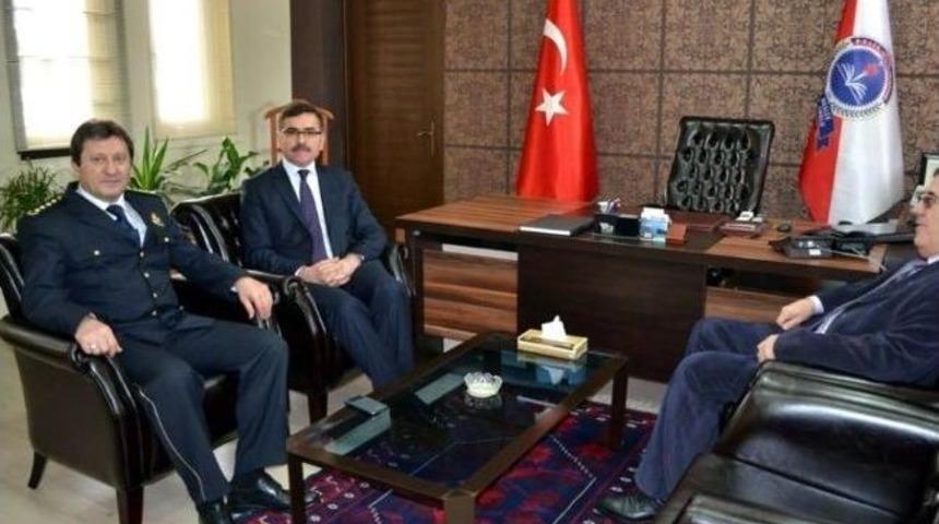 Vali Turhan Polis Okulunu Ziyaret Etti