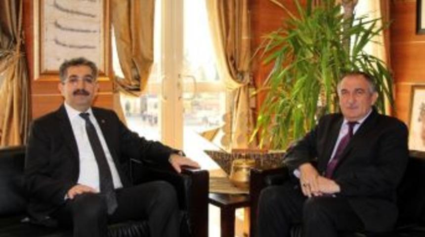 Validen Belediye Başkanına Tebrik Ziyareti