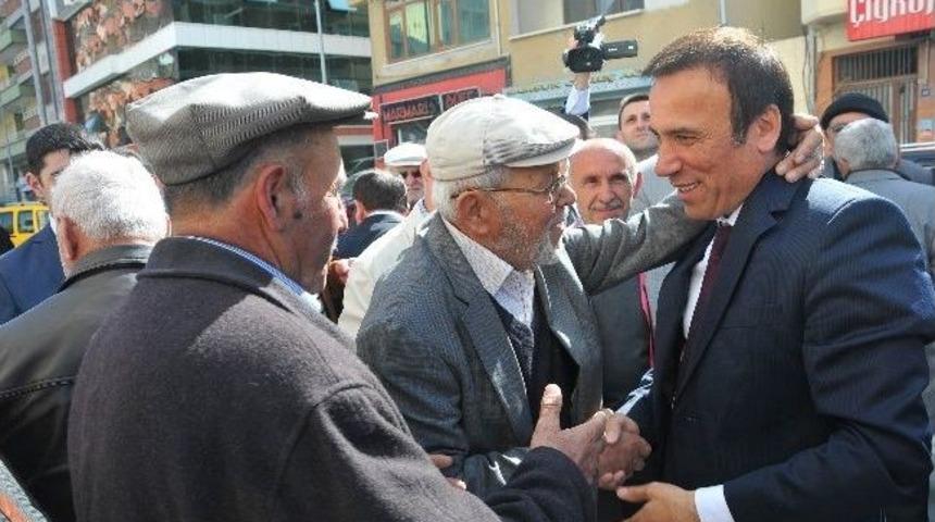 Gen&ccedil;'e Yoğun Tebrik