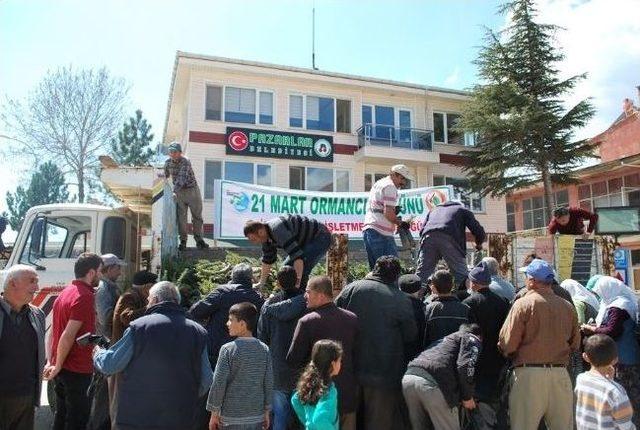Pazarlar&rsquo;da &Uuml;cretsiz 4 Bin 100 Adet Fidan Dağıtıldı 1
