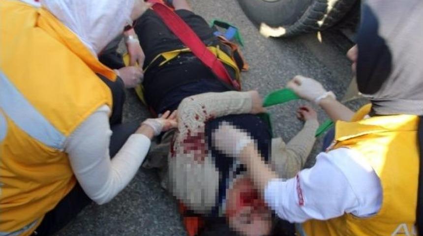 Otomobil Tır&rsquo;ın Altına Girdi: 2 &Ouml;l&uuml;, 1 Yaralı