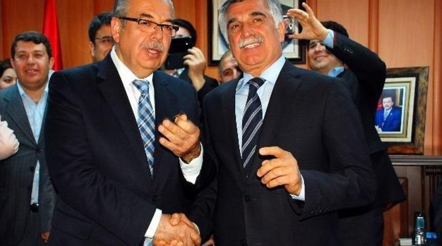 Hüsrev Kutlu Mazbata Ve Mührü Aldı