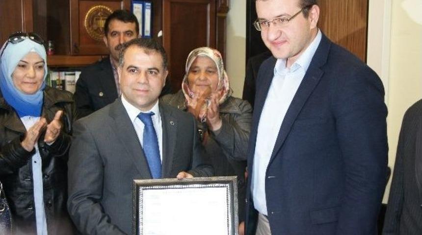 Başkan Aksoy Mazbatasını Aldı