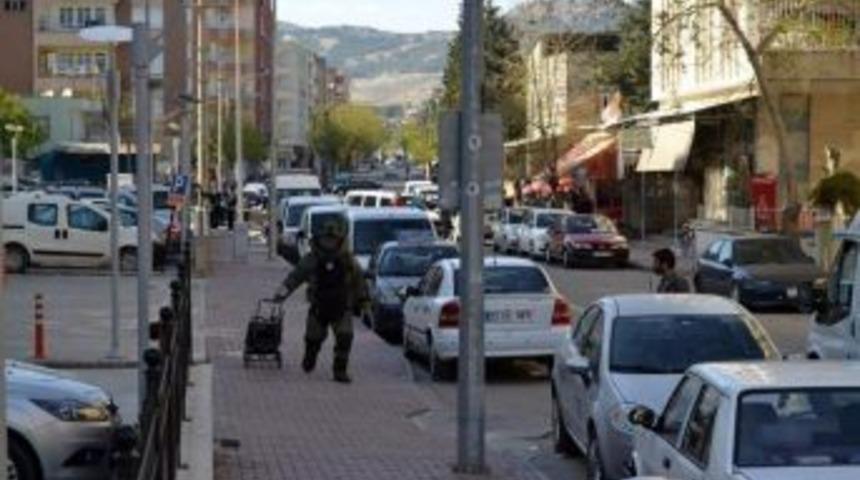 Adliye Otoparkında Ş&uuml;pheli Paket Paniği