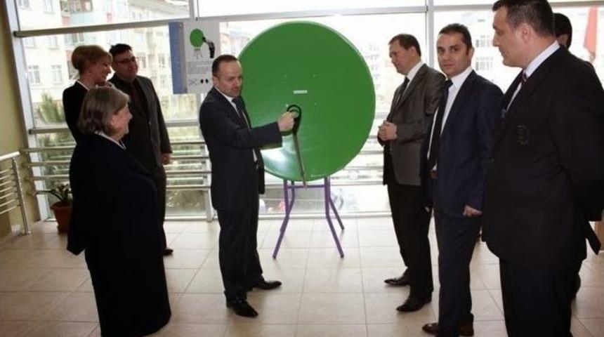 Milletvekili Bakır, "eğlenceli Bilim Sınıfı"nı İnceledi