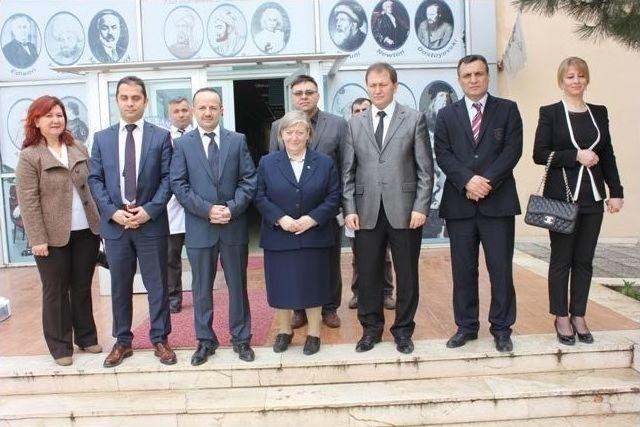 Milletvekili Bakır, "eğlenceli Bilim Sınıfı"nı İnceledi 1