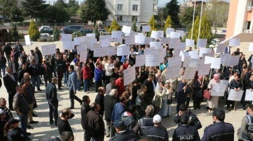 Tekirdağ&rsquo;da Se&ccedil;im Sonu&ccedil;larına İtiraz Eden Se&ccedil;menler Adliye &Ouml;n&uuml;nde Eylem Yaptı