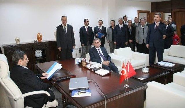 &Ccedil;evre Ve Şehircilik Bakanı İdris G&uuml;ll&uuml;ce: 1