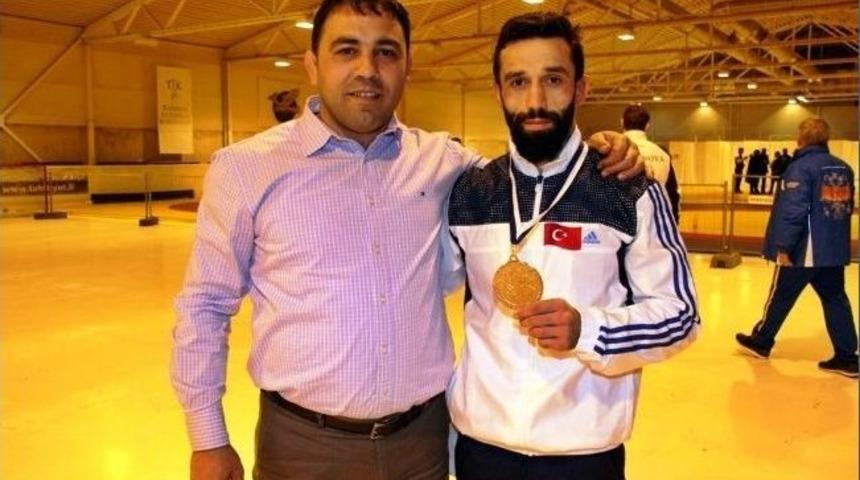 Milli G&uuml;reş&ccedil;i Servet Coşkun G&uuml;m&uuml;ş Madalya Kazandı