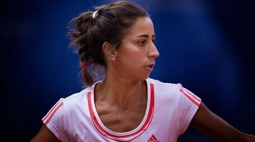 Milli Tenis&ccedil;i &Ccedil;ağla B&uuml;y&uuml;kak&ccedil;ay, İngiltere'de D&uuml;zenlenen Itf Turnuvasında İkinci Tura Y&uuml;kseldi