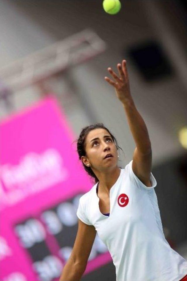 Milli Tenisçi Çağla Büyükakçay, İngiltere'de Düzenlenen Itf Turnuvasında İkinci Tura Yükseldi