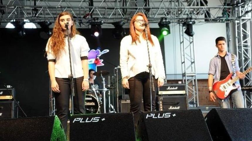 Aydınlı Liseliler İzmir&rsquo;de Sahneye &Ccedil;ıktı