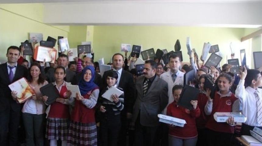 Yazıhan&rsquo;da 100 Adet Tablet Bilgisayarın Dağıtımı Yapıldı