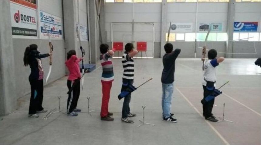 D&uuml;zceli Ok&ccedil;ular Hedefe Kitlendi