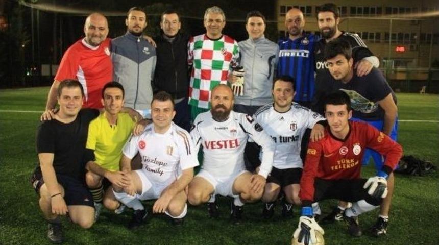 Akpınar Başkanlığı Halı Sahada Kutladı