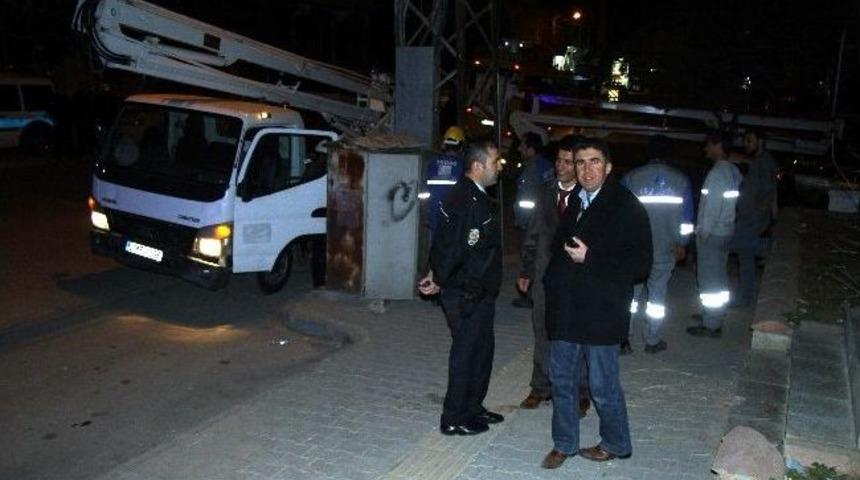 Elektrik Kesintileri Vatandaşları &Ccedil;ileden &Ccedil;ıkardı