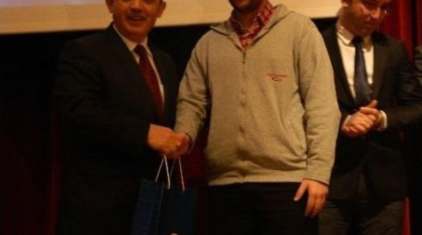 T&uuml;rkiye'de K&uuml;t&uuml;phanecilik Mesleği Sorunları Ve &Ccedil;&ouml;z&uuml;m &Ouml;nerileri Kl&uuml; Panelinde Konuşuldu