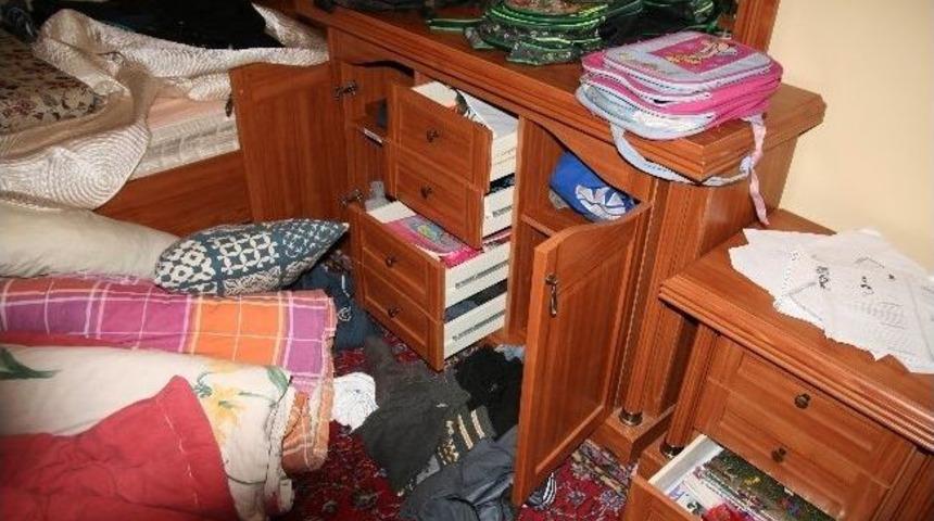 Hırsız Emekli Baş&ccedil;avuşun Evini Dağıttı