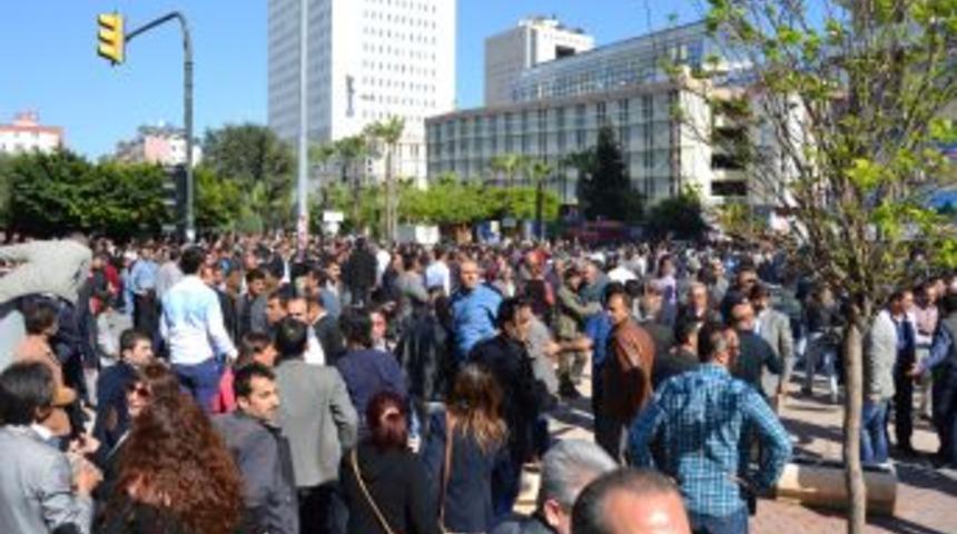 Mersin&rsquo;de CHP&rsquo;lilere Taşlı Saldırı