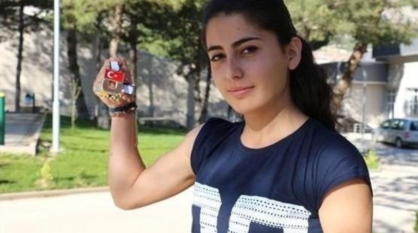 Makine Bilekli Tuğ&ccedil;e, Soğan &Ccedil;uvallarıyla Şampiyon Oldu