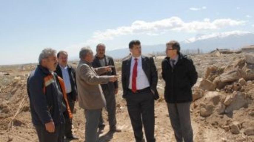 Bolvadin&rsquo;de Molozlar Toplanmaya Başlandı