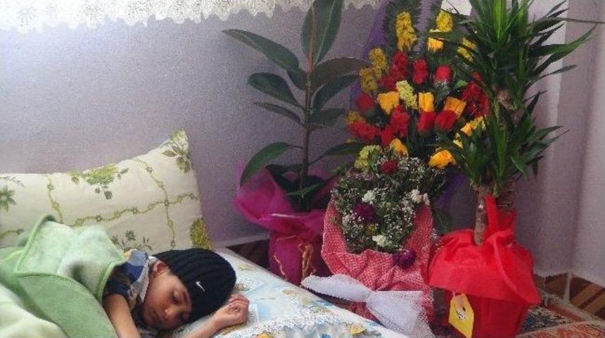 Taburcu Olan Ezer, Evinde Ziyaret&ccedil;i Akınına Uğradı