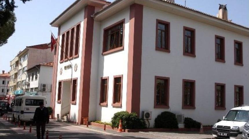 Menteşe Belediyesi Evrakları Taşınıyor