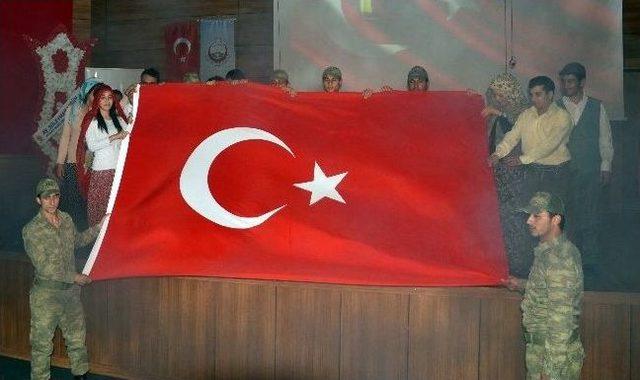 Oğuzeli Myo Öğrencileri ‘halil’in Hesabı’ Adlı Tiyatro Oyununu Sergiledi