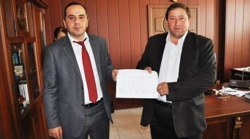 Sandıklı&rsquo;nın Akarım Belde Belediye Başkanı Eşref &Uuml;nsal Mazbatasını Aldı