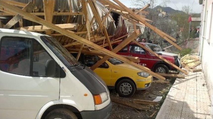 İl Afet Komisyonu &Ccedil;atısı U&ccedil;an Evleri İnceledi