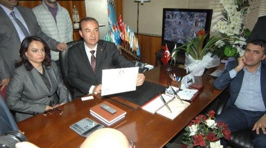 Mazbatasını Alan &Ouml;zt&uuml;rk G&ouml;revine Başladı