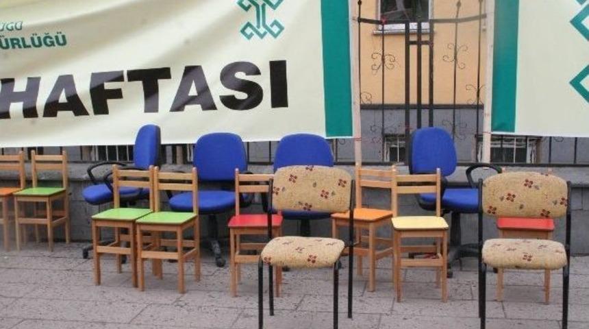 Kars'ta 50. K&uuml;t&uuml;phaneler Haftası Etkinlikleri Kar Yağışı Altında Başladı