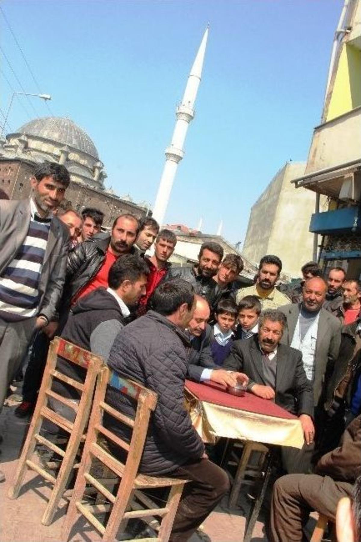 Iğdır'da Adı Soyadı Aynı Olan &Uuml;&ccedil; Kişi, Babalarının İsmiyle Se&ccedil;ime Girdi
