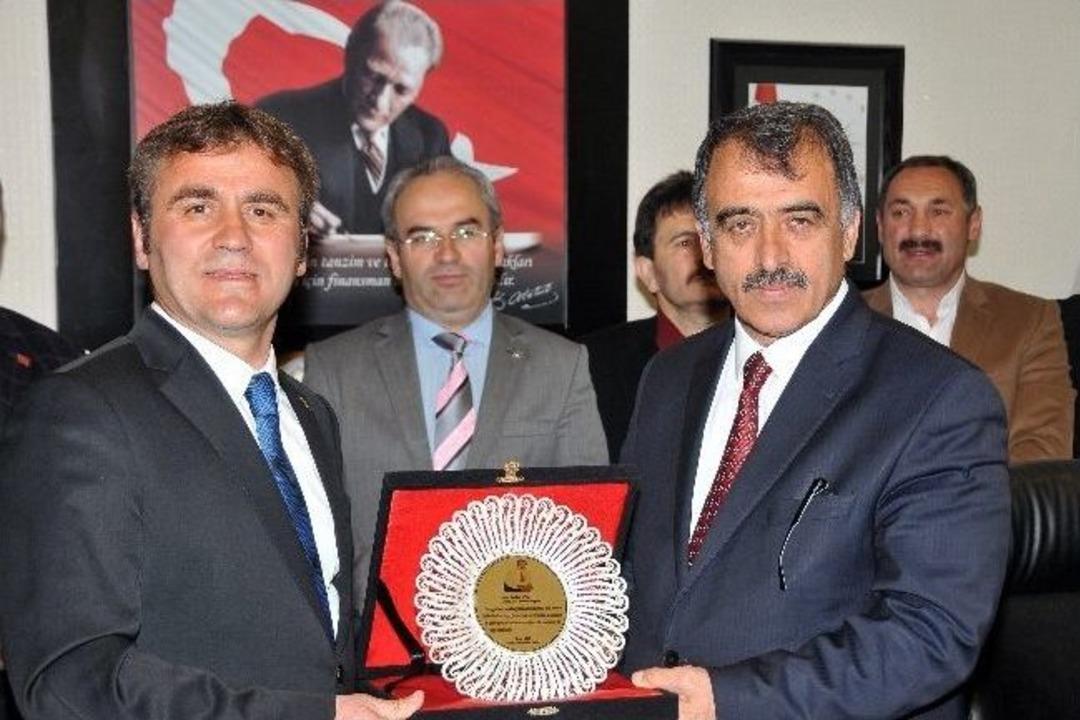 G&uuml;m&uuml;şhane Belediyesinde Devir Teslim T&ouml;reni Yapıldı