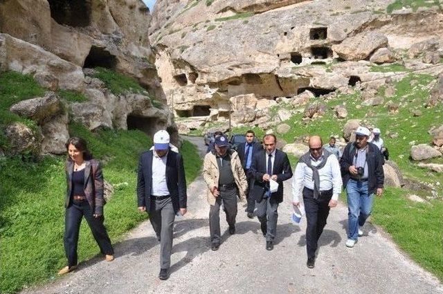 Kültür Ve Tabiat Varlıklarını Koruma Bölge Kurulu Hasankeyf’te Toplandı