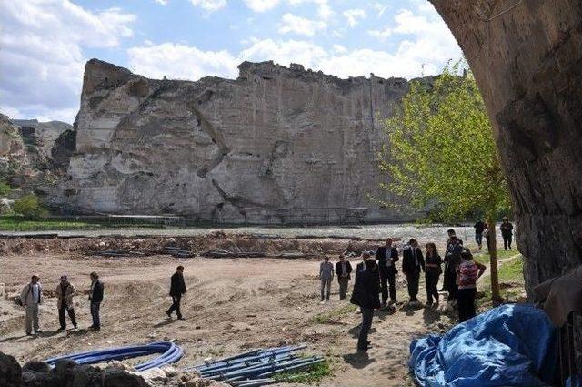 Kültür Ve Tabiat Varlıklarını Koruma Bölge Kurulu Hasankeyf’te Toplandı