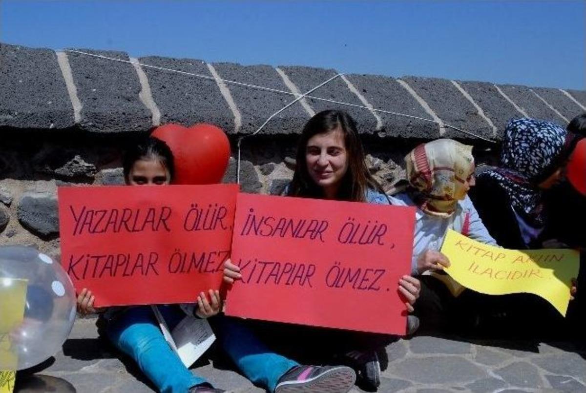 Tarihi On G&ouml;zl&uuml; K&ouml;pr&uuml;&rsquo;de Kitap Okuma Etkinliği