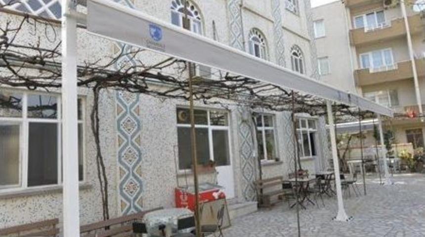Cami Bah&ccedil;elerine Tente Takıldı