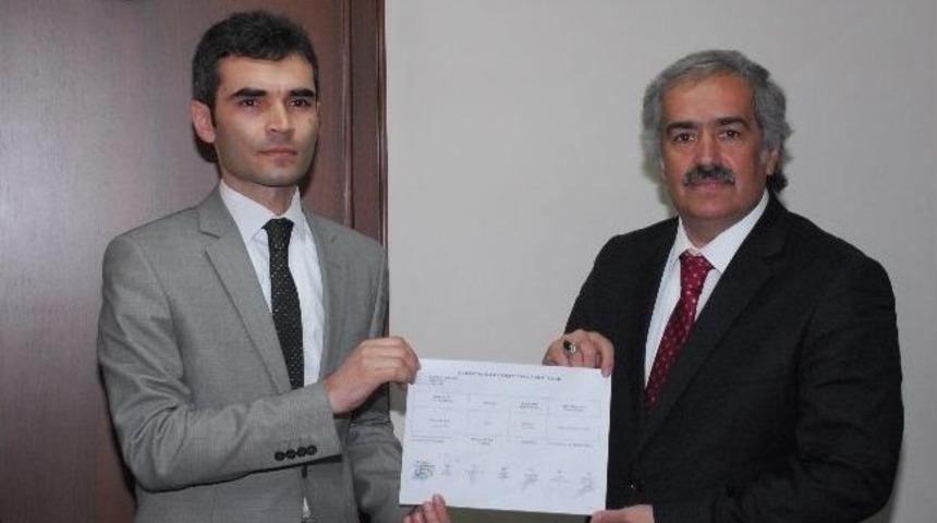 Başkan Durmuş K&uuml;&ccedil;&uuml;k, Mazbatasını Aldı