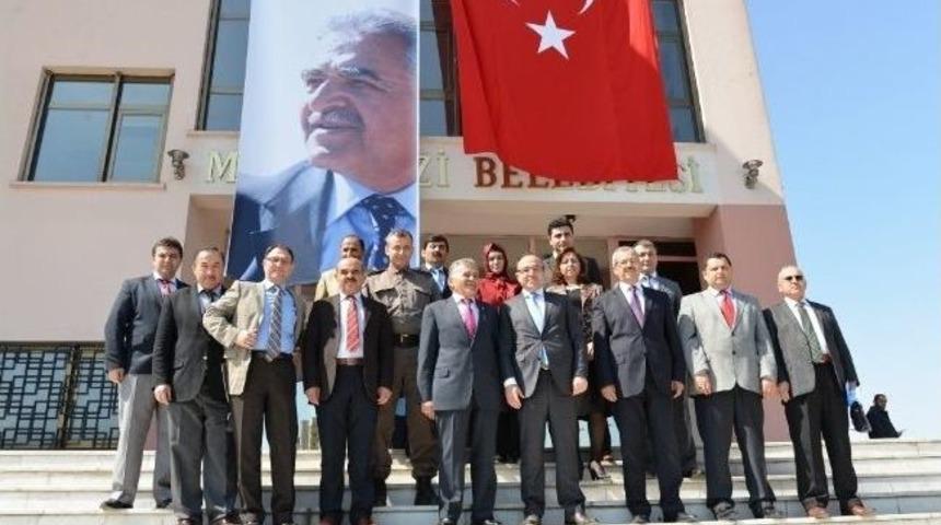 Başkan B&uuml;y&uuml;kkılı&ccedil;&rsquo;ı İlk Tebrik Eden Kaymakam Erkaya Yırık Oldu