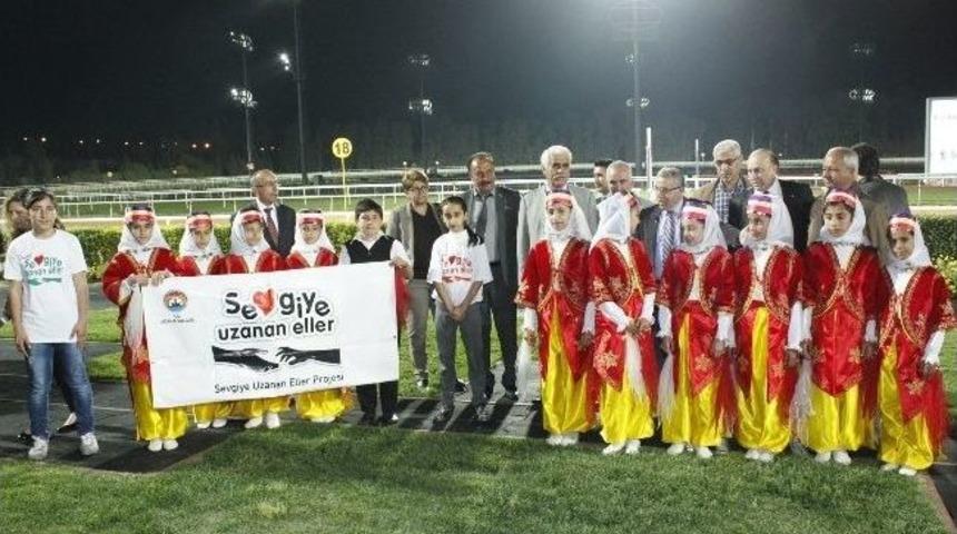 Atlar &ldquo;sevgi &Ccedil;ocukları&rdquo; İ&ccedil;in Koştu