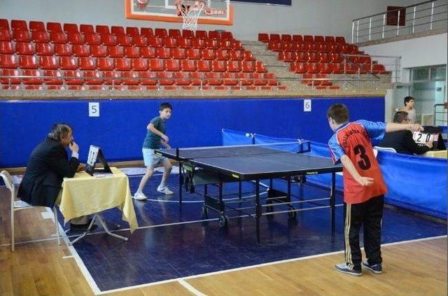 Minikler Masa Tenisi Sporcuları Madalyalarını Aldı