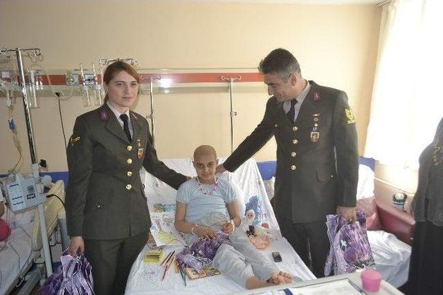 Jandarma&rsquo;dan Hastalara Moral Ziyareti 1