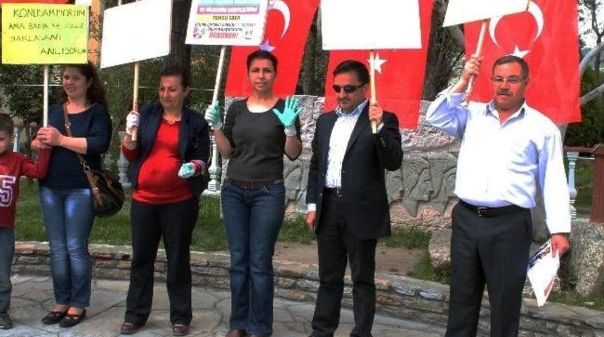 Otizm İ&ccedil;in Eller Boyandı