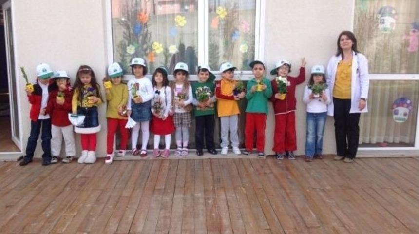 Minik &Ouml;ğrenciler, Atık Kağıttan Hamur &Uuml;retip &Ccedil;i&ccedil;ek Dikimi Yaptı